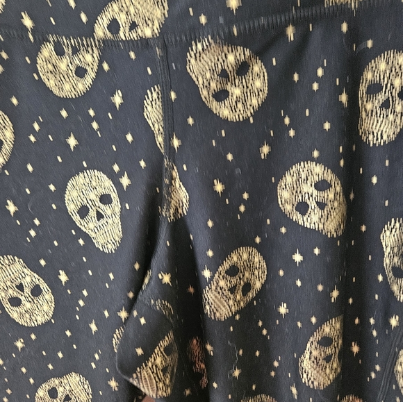 Torrid active skull leggings - Picture 4 of 6